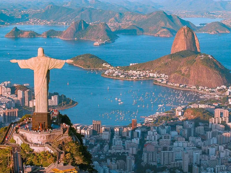 Vista do Cristo Redentor e do Pão de Açúcar, no Rio de Janeiro